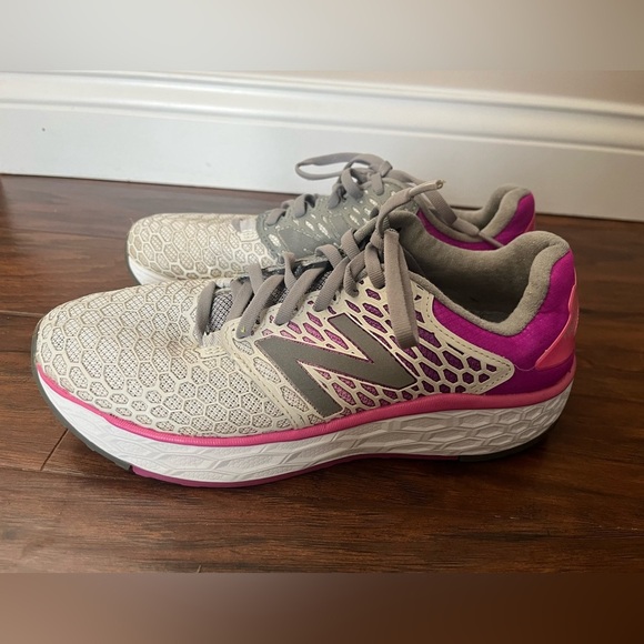 New Balance Fresh Foam Vongo v3 Women's Purple and Gray Running Shoes-Size 9 - Picture 4 of 9